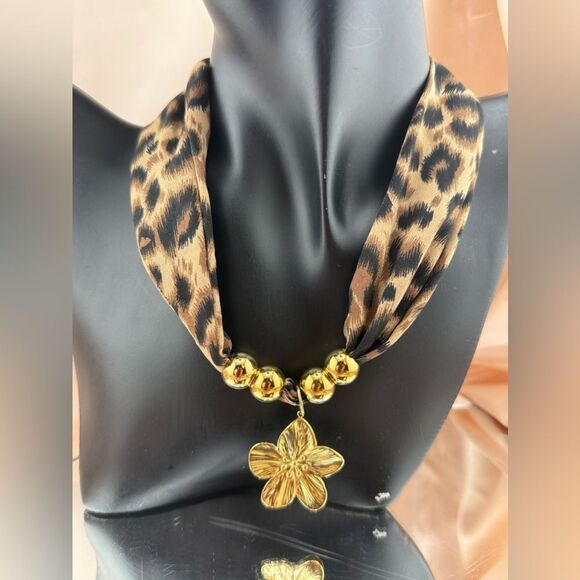 Leopard Print Scarf Necklace with Gold Flower Pendant Bold & Elegant Statemet - Picture 7 of 10